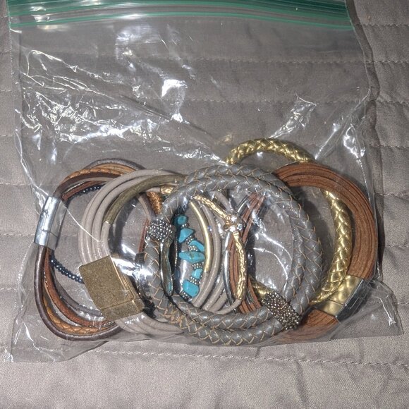 $3 with Bundle ~ Bracelet Grab Bag 4677 - Picture 1 of 7